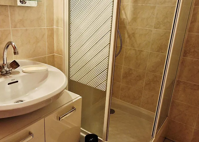 Cosy à Montalbert Avec Wifi Pour 4 Personnes - Fr-1-755-43 Appartamento *