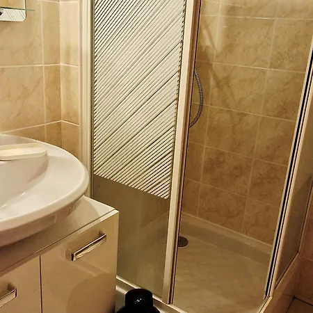 Cosy à Montalbert Avec Wifi Pour 4 Personnes - Fr-1-755-43 Appartement *